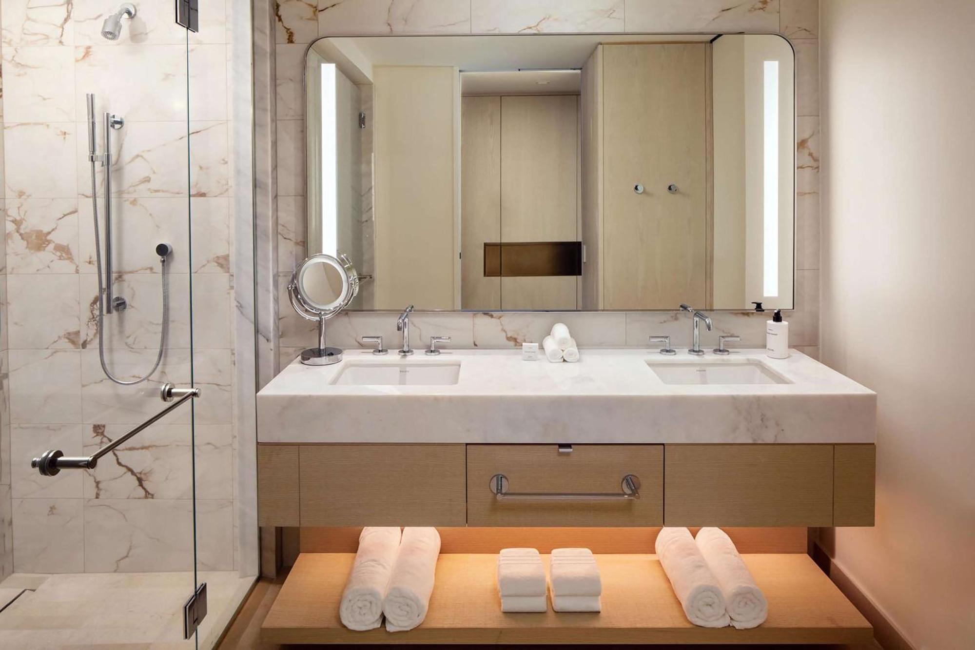 King Room with Balcony and Lagoon View,1592259547:JPEG