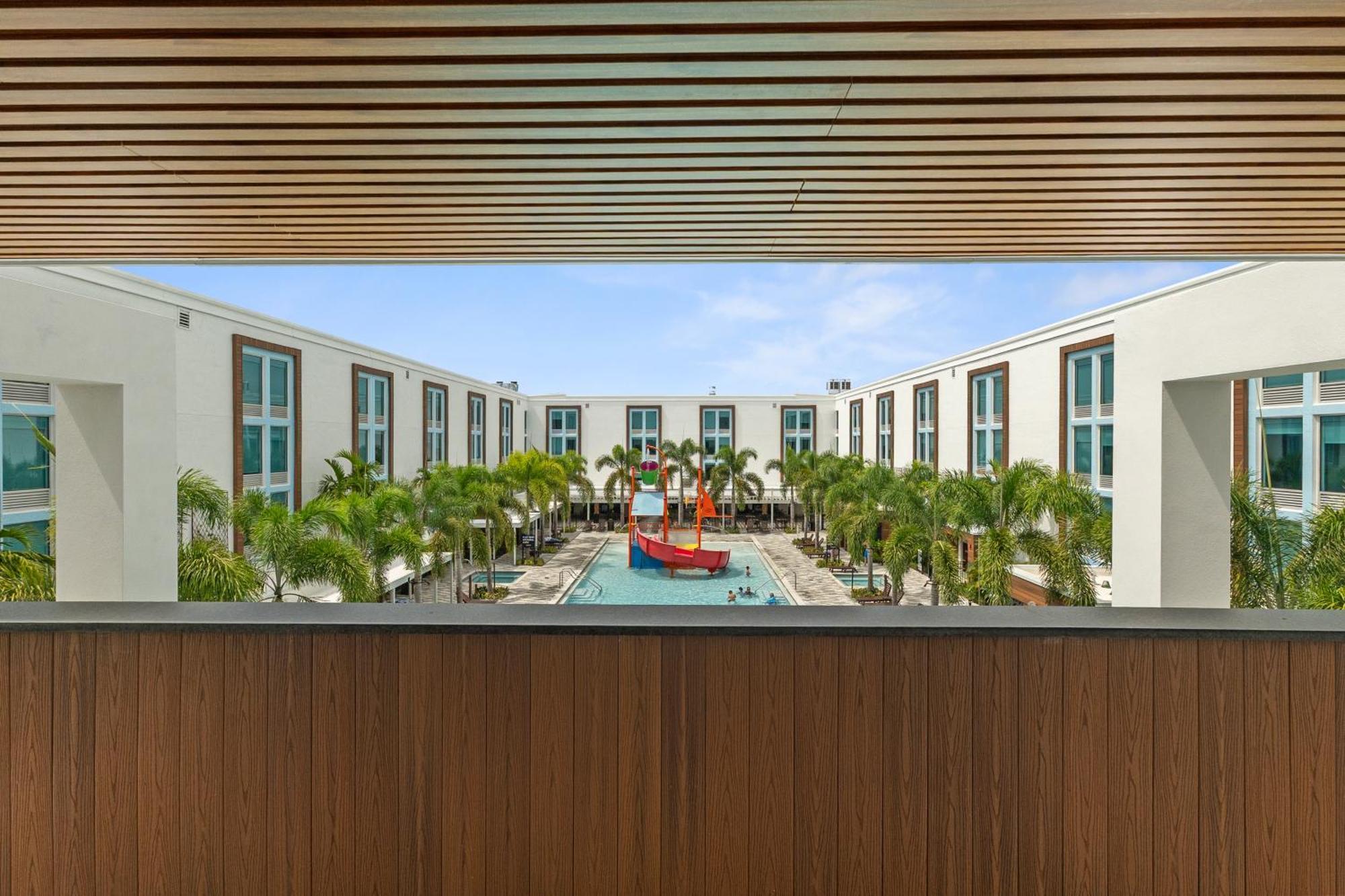 King Suite with Balcony,1698831381:JPEG